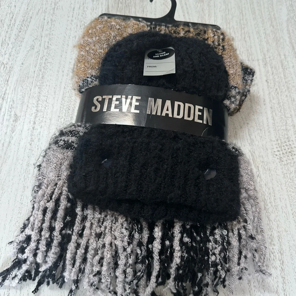 New Steve Madden Set Beanie and Scarf